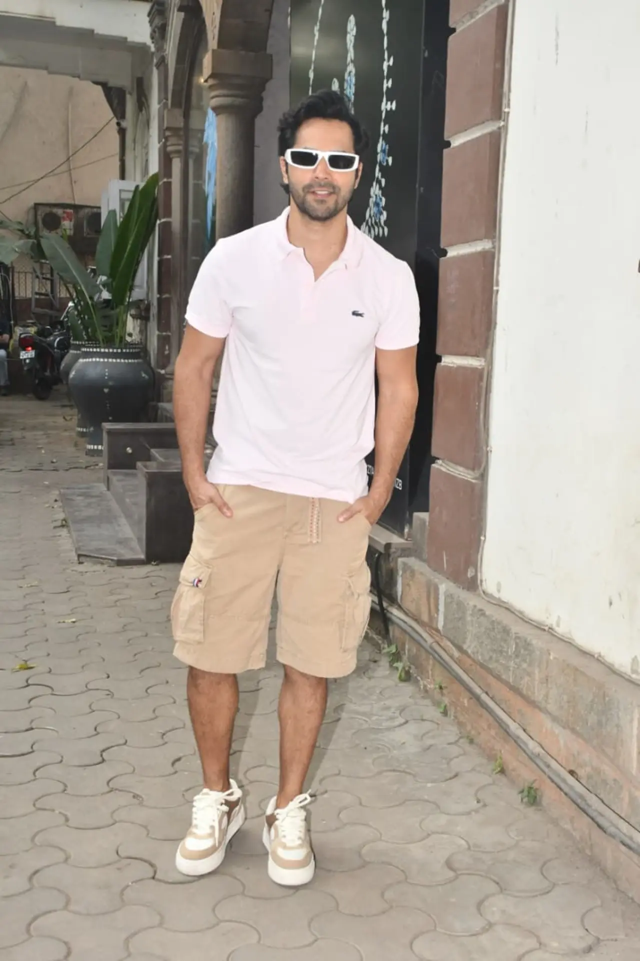 <p>Varun Dhawan was spotted attending a fundraising event in the city in a white polo-neck t-shirt and beige shorts.</p>